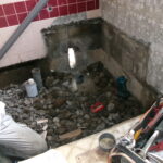 サムネイル：工事後の洗面所です。床は張り替えられ新たに点検口も設けました。