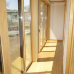 サムネイル：キッチン・完成ご夫婦での使用にちょうど良い広さのキッチン。 広くはないですが、収納力は抜群にあります。