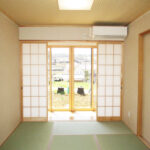 サムネイル：キッチン・完成ご夫婦での使用にちょうど良い広さのキッチン。 広くはないですが、収納力は抜群にあります。