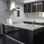 サムネイル：玄関収納玄関横に靴のまま入れる大容量の玄関収納を配置。