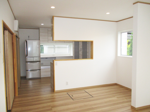 画像:システムキッチンの入替・壁・天井・床断熱・ペット用床材:佐久市